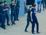 بالفيديو .. باسم ياخور يمشط شعره قبل الإعدام
